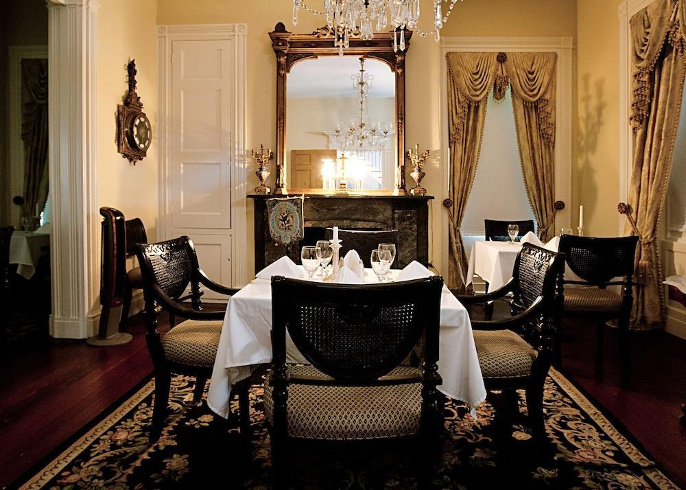 Monmouth Historic Inn Натчез Екстер'єр фото