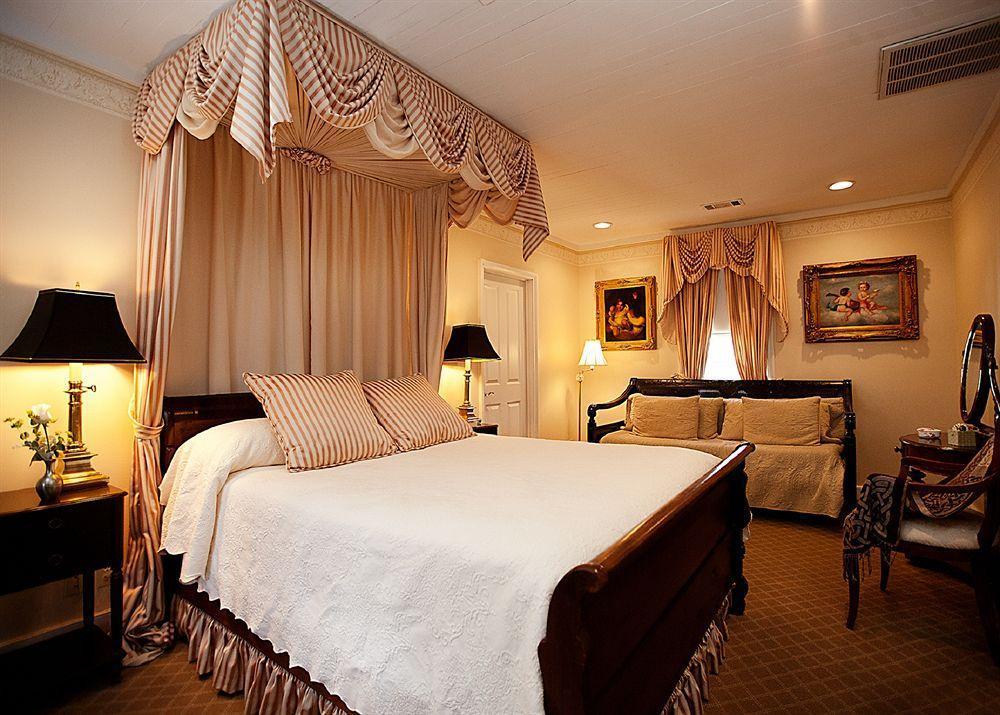 Monmouth Historic Inn Натчез Екстер'єр фото