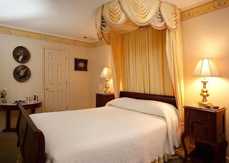 Monmouth Historic Inn Натчез Екстер'єр фото